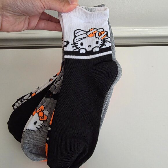 HELLO KITTY Halloween Socks | Women's 4-10 | Set of 8 | Mummy Witch Bats NEW - Picture 1 of 10